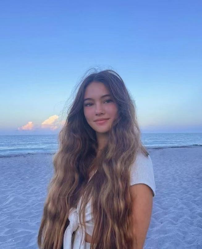 Utah Curls hairstyle