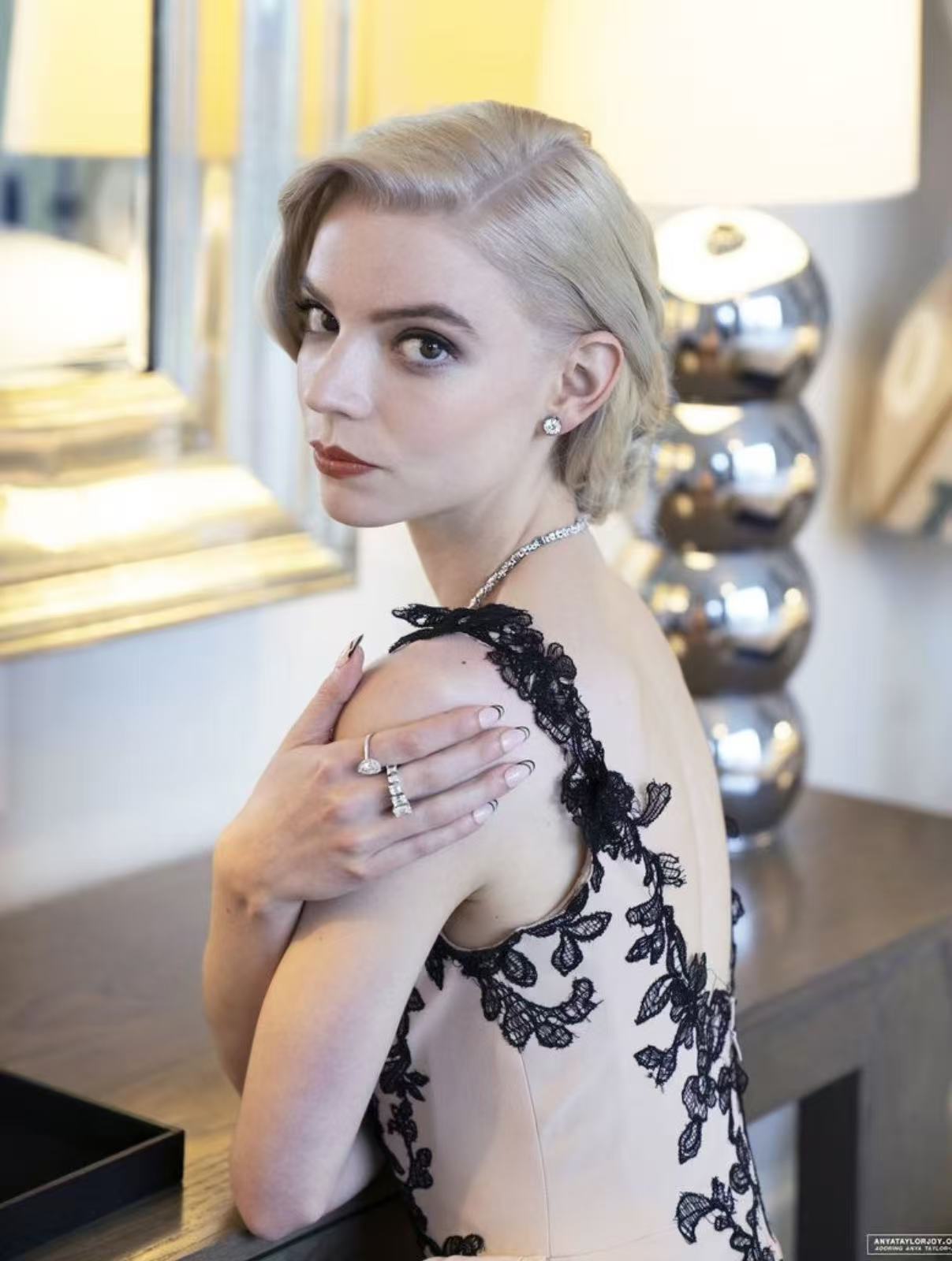 Anya Taylor-Joy short sleek blonde hairstyle