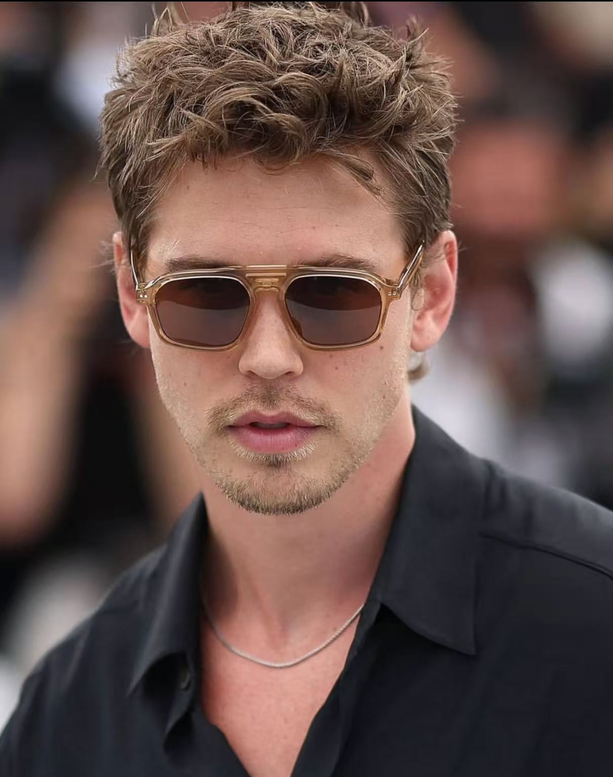 Austin Butler messy textured blond hairstyle with sunglasses