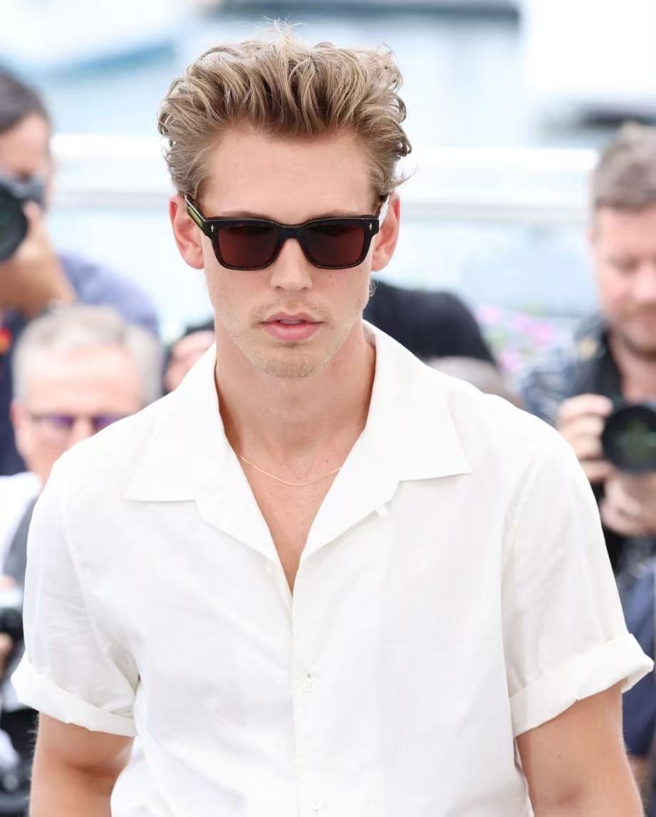 Austin Butler brushed back red carpet hairstyle