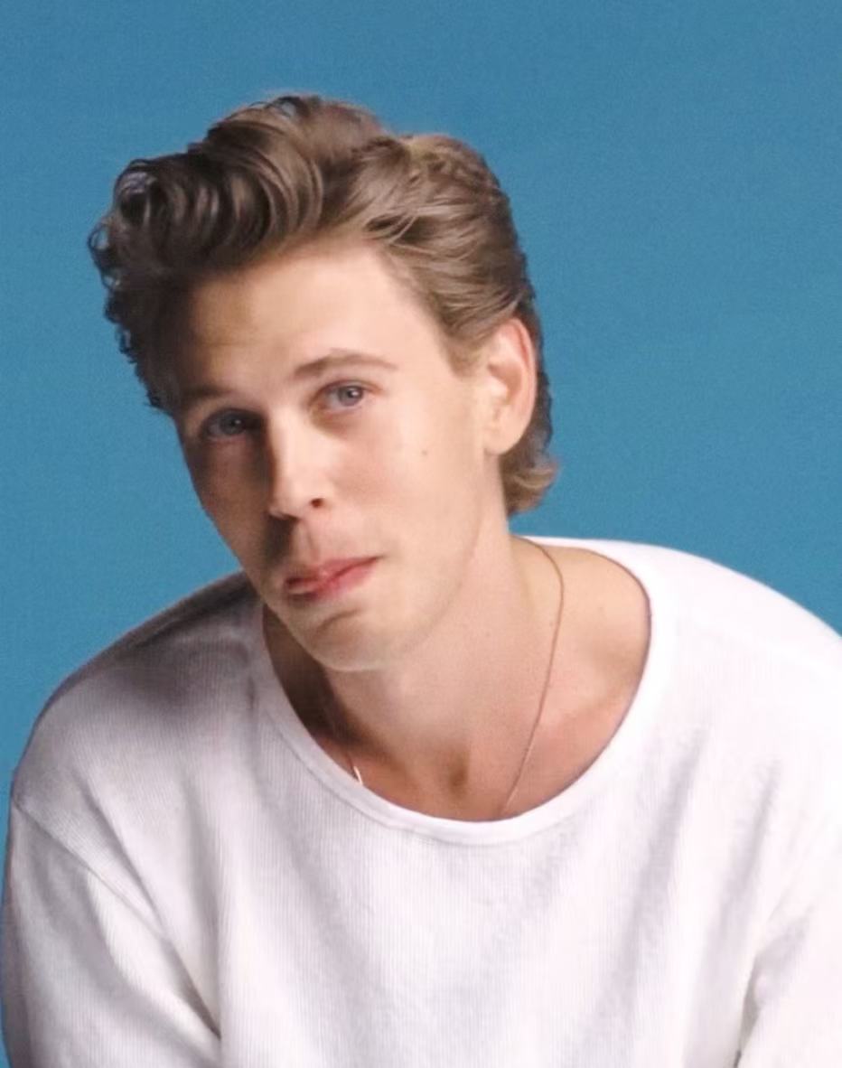 Austin Butler soft blond quiff hairstyle