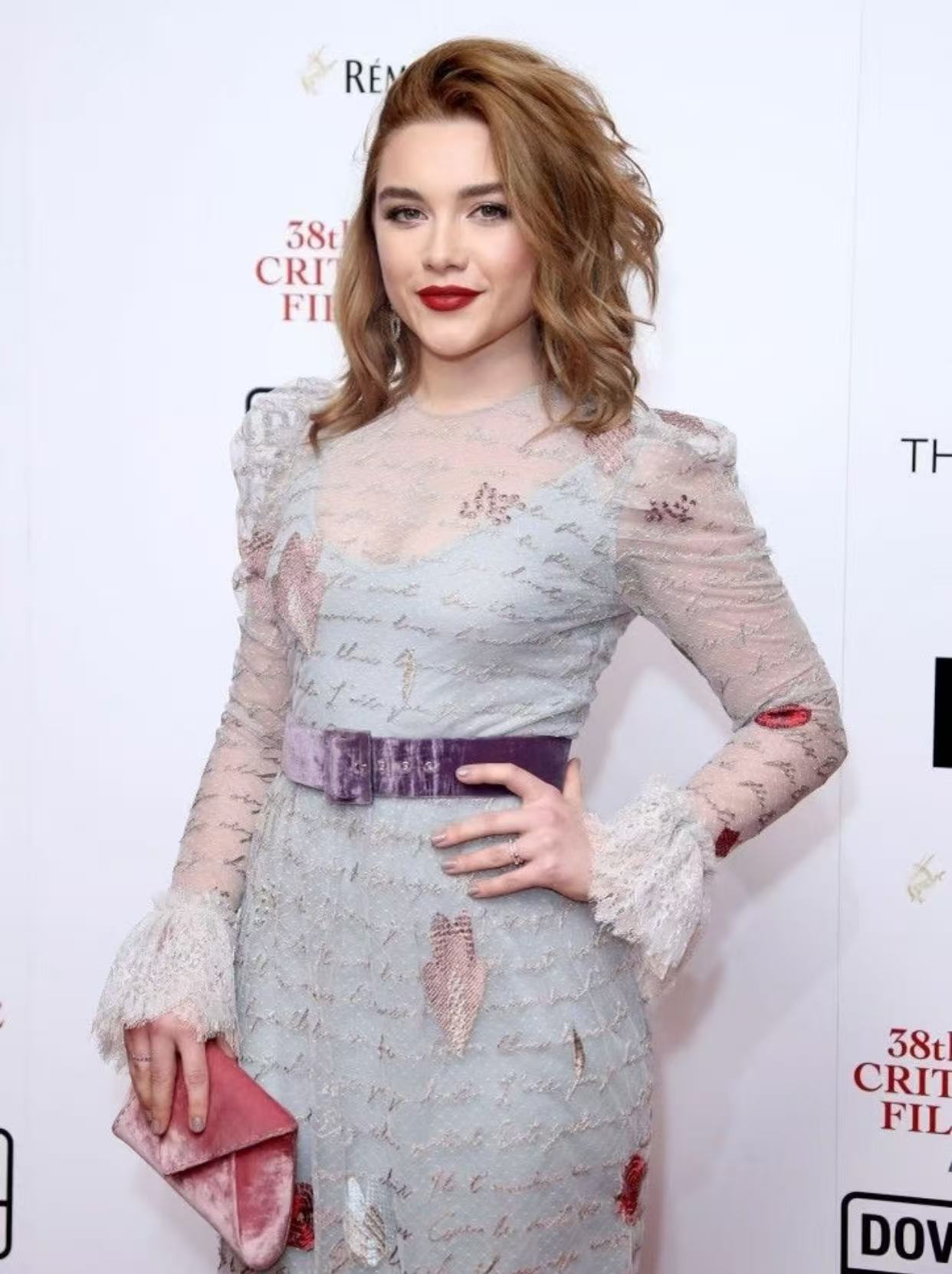 Florence Pugh tousled warm blonde lob hairstyle