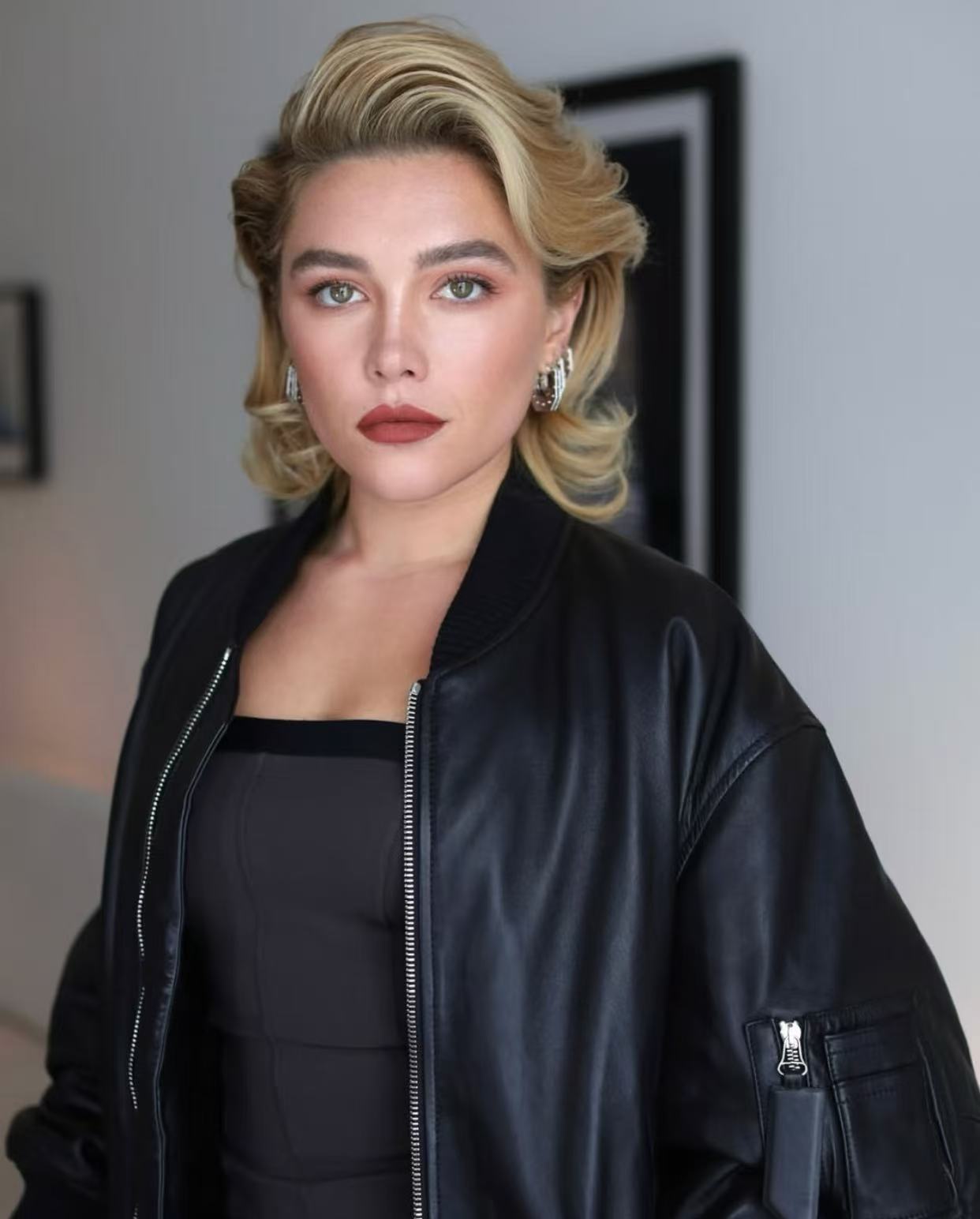Florence Pugh vintage blonde waves hairstyle