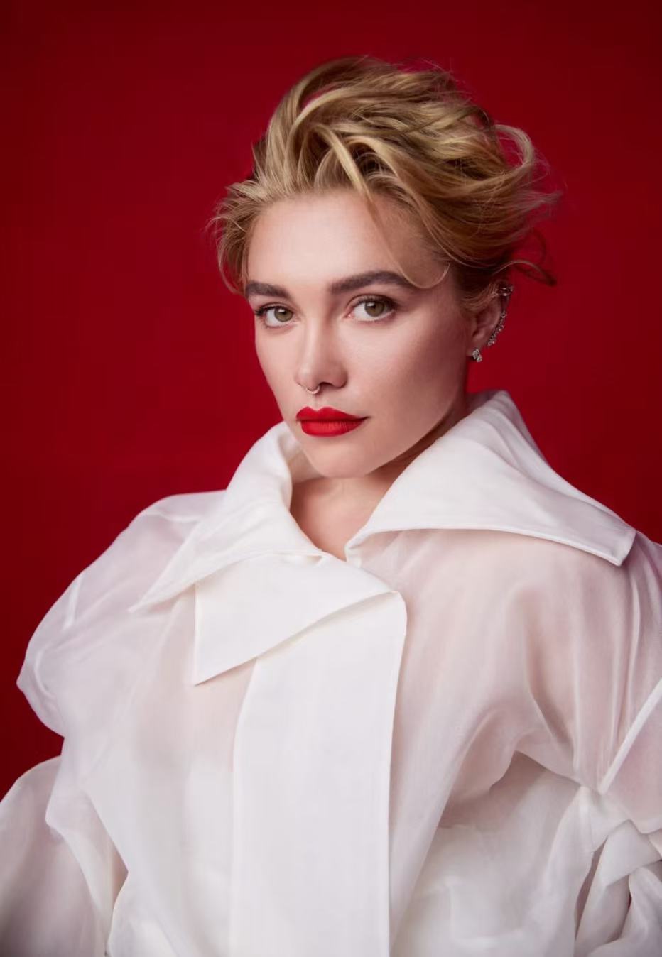 Florence Pugh windblown blonde crop hairstyle with red lip
