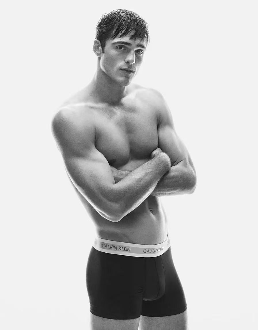 Jacob Elordi short wet crop hairstyle