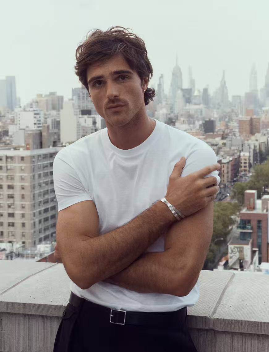 Jacob Elordi relaxed city wavy hairstyle