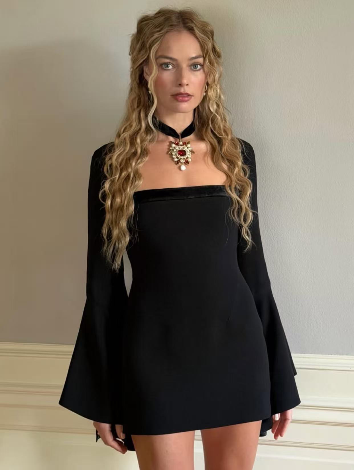 Margot Robbie long blonde curls hairstyle