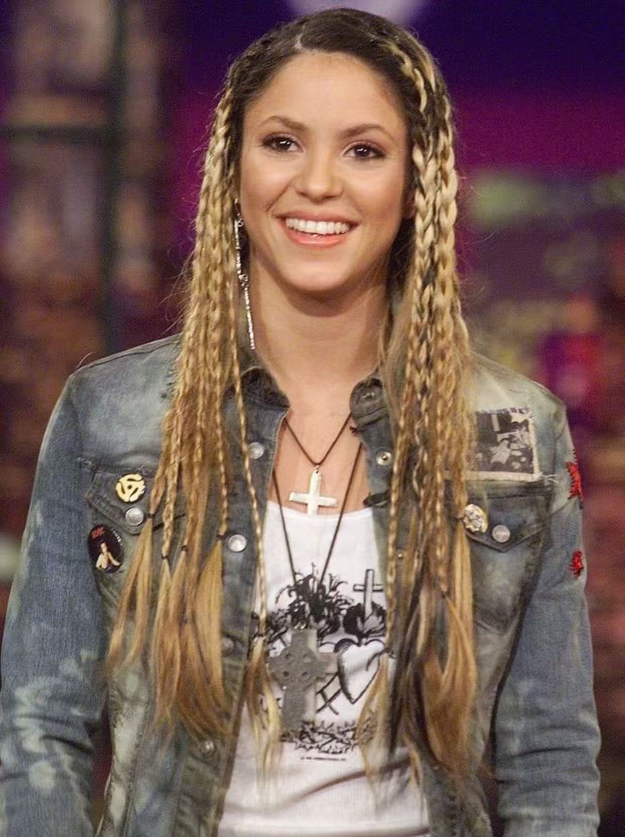 Shakira blonde micro braids hairstyle