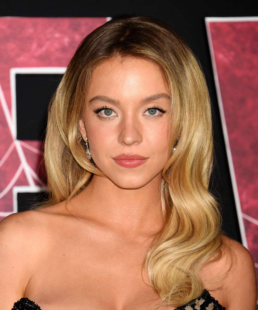 Sydney Sweeney signature soft waves hairstyle