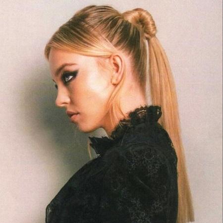 Sydney Sweeney high ponytail